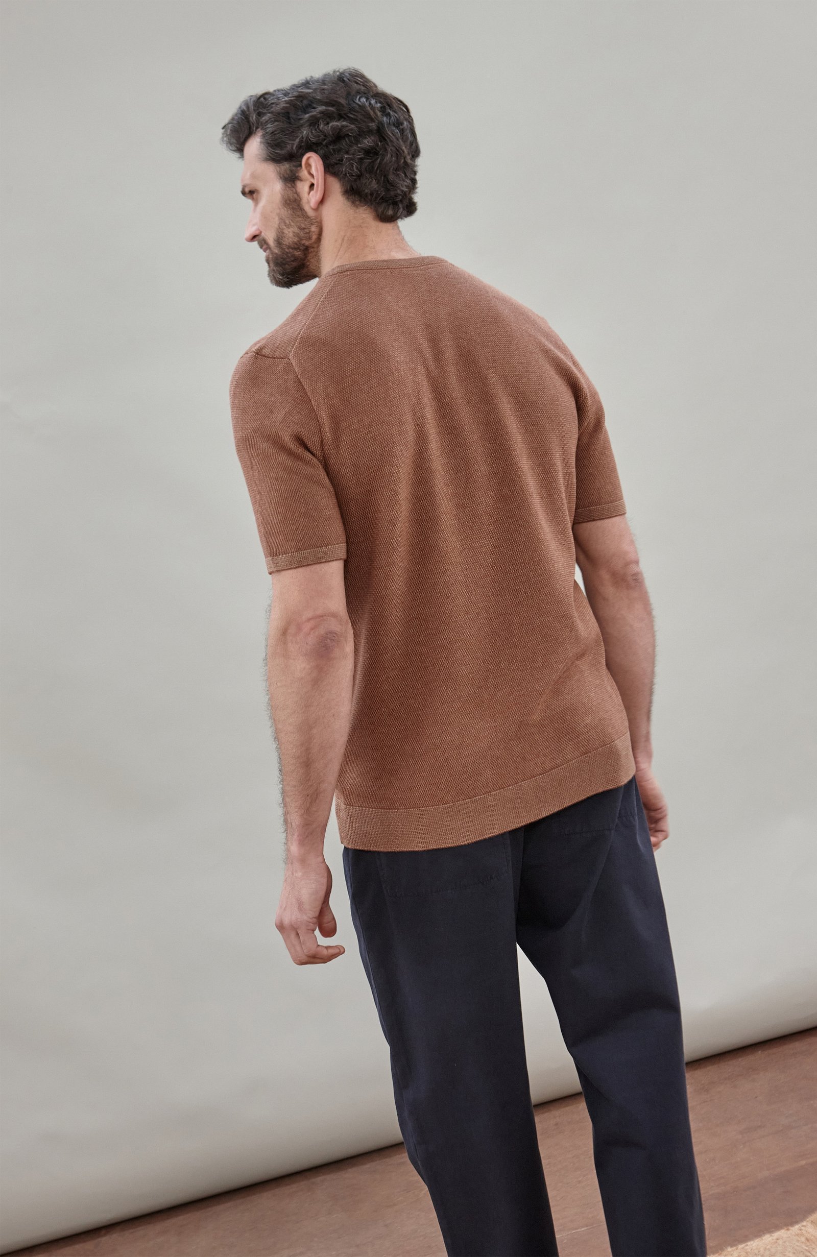 10036 russet m el model mens cotton two tone textured t shirt 5 10036 russet m el model mens cotton two tone textured t shirt 5
