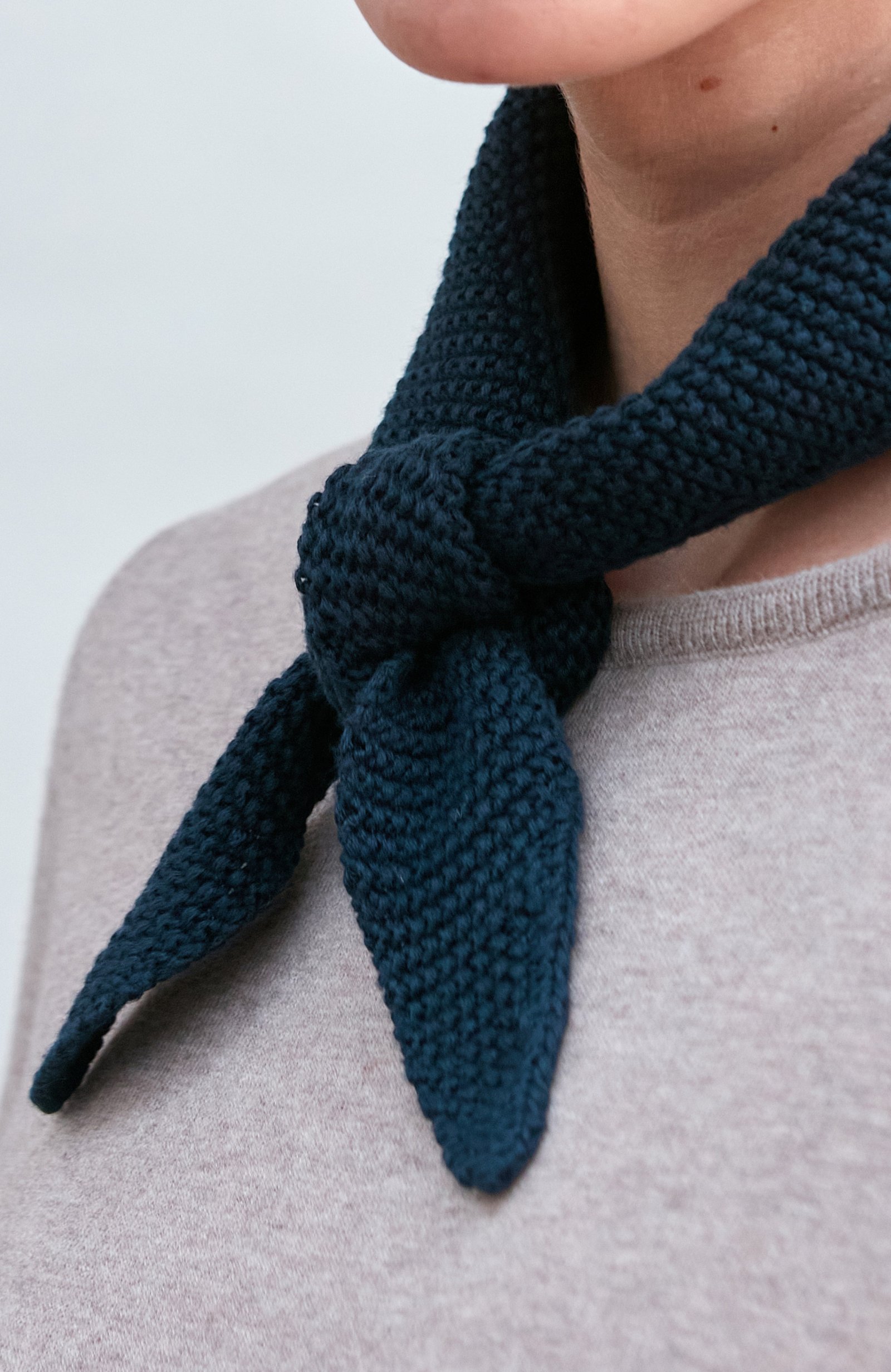 10059 midnight model cotton moss knit mini neckerchief 3 10059 midnight model cotton moss knit mini neckerchief 3