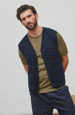 10069 navy m el model mens cotton quilted gilet 4