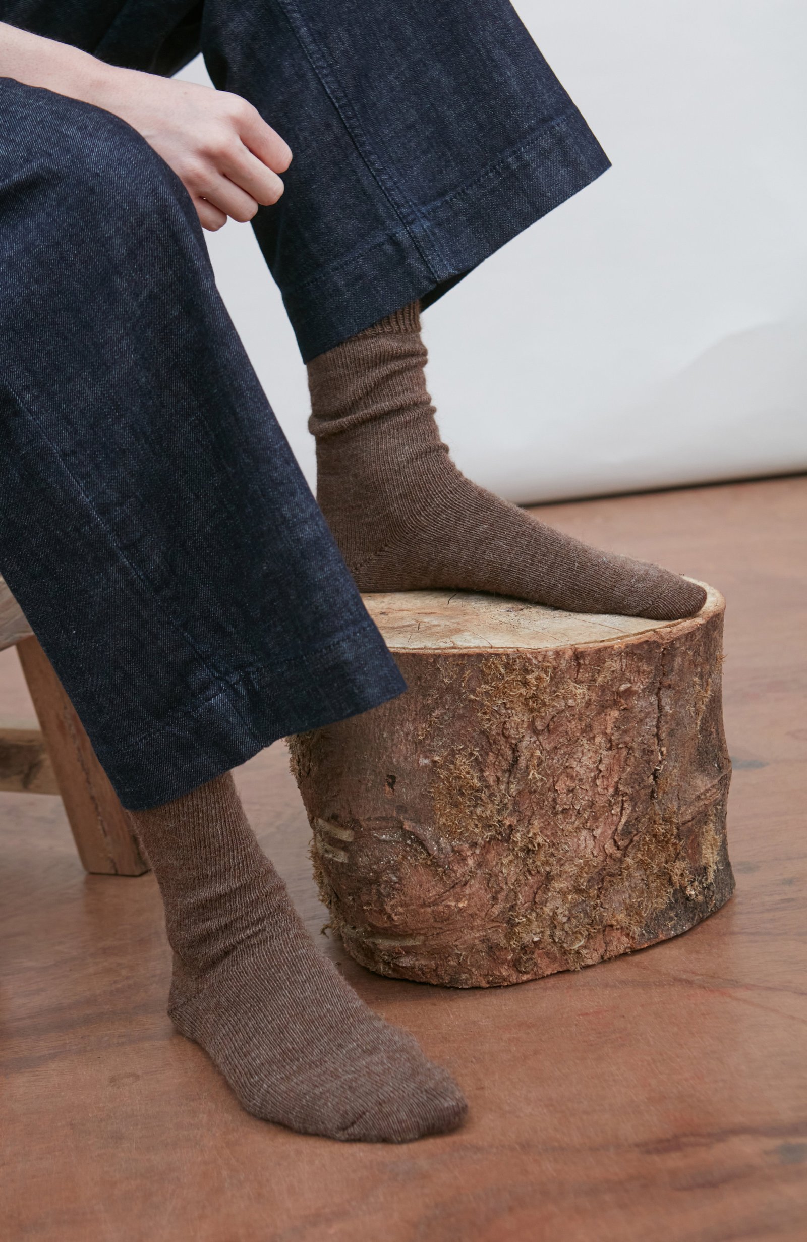 1007 brown model el alpaca everyday socks 1 1007 brown model el alpaca everyday socks 1