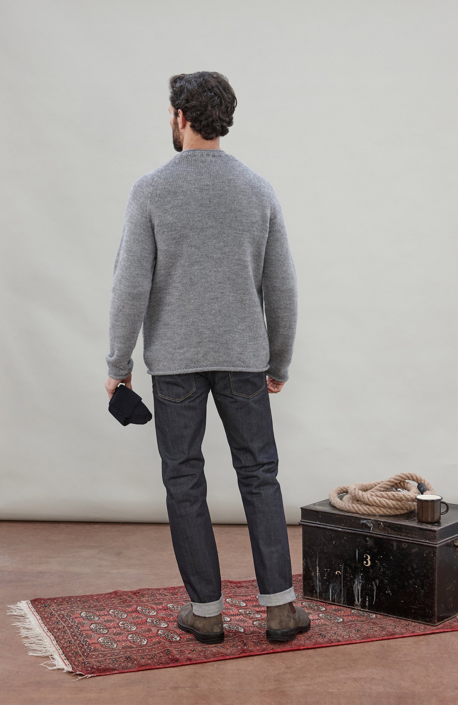10139 seal grey m el model mens british wool fishermans crew neck jumper 3 10139 seal grey m el model mens british wool fishermans crew neck jumper 3