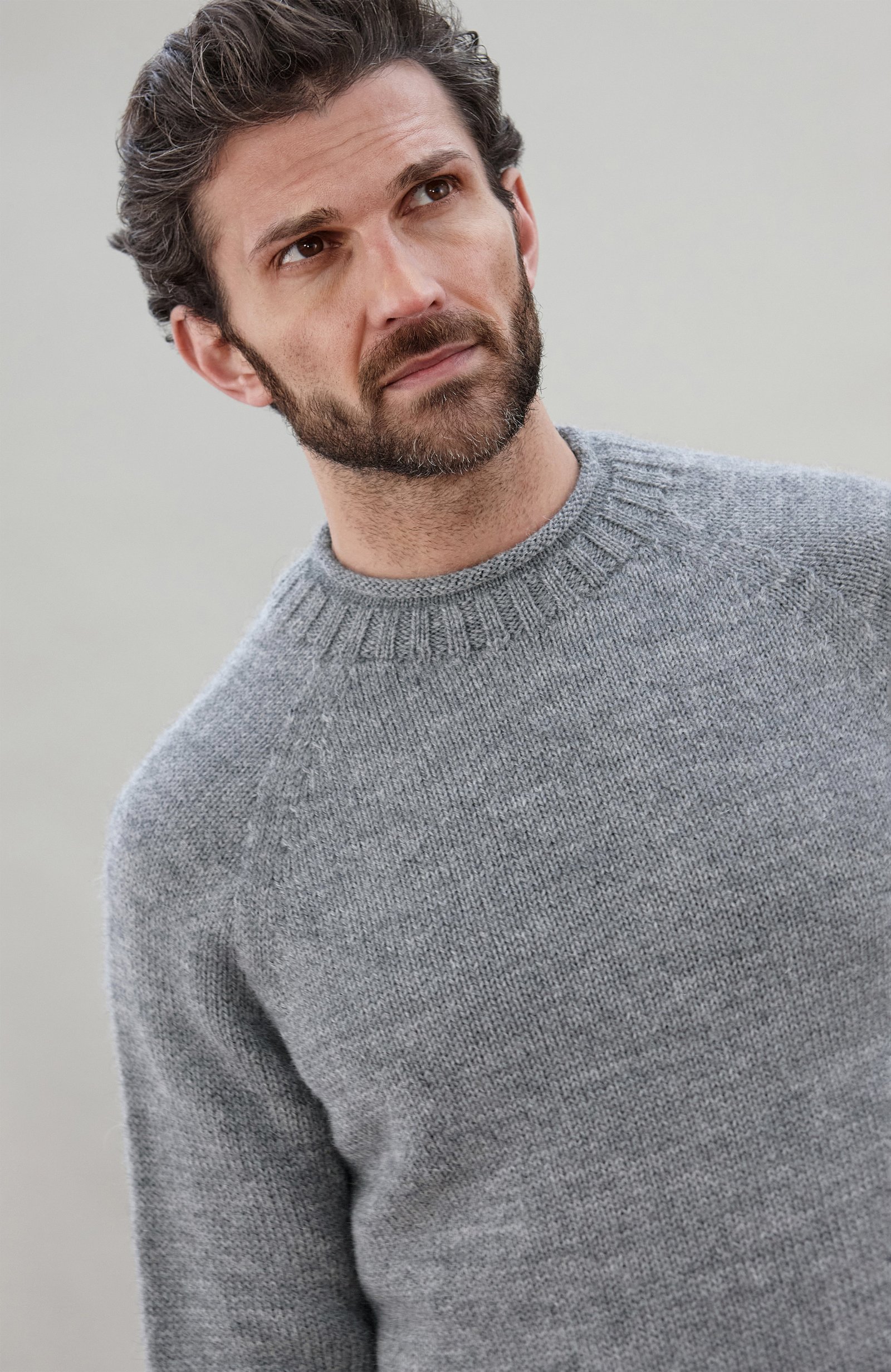10139 seal grey m el model mens british wool fishermans crew neck jumper 8 10139 seal grey m el model mens british wool fishermans crew neck jumper 8