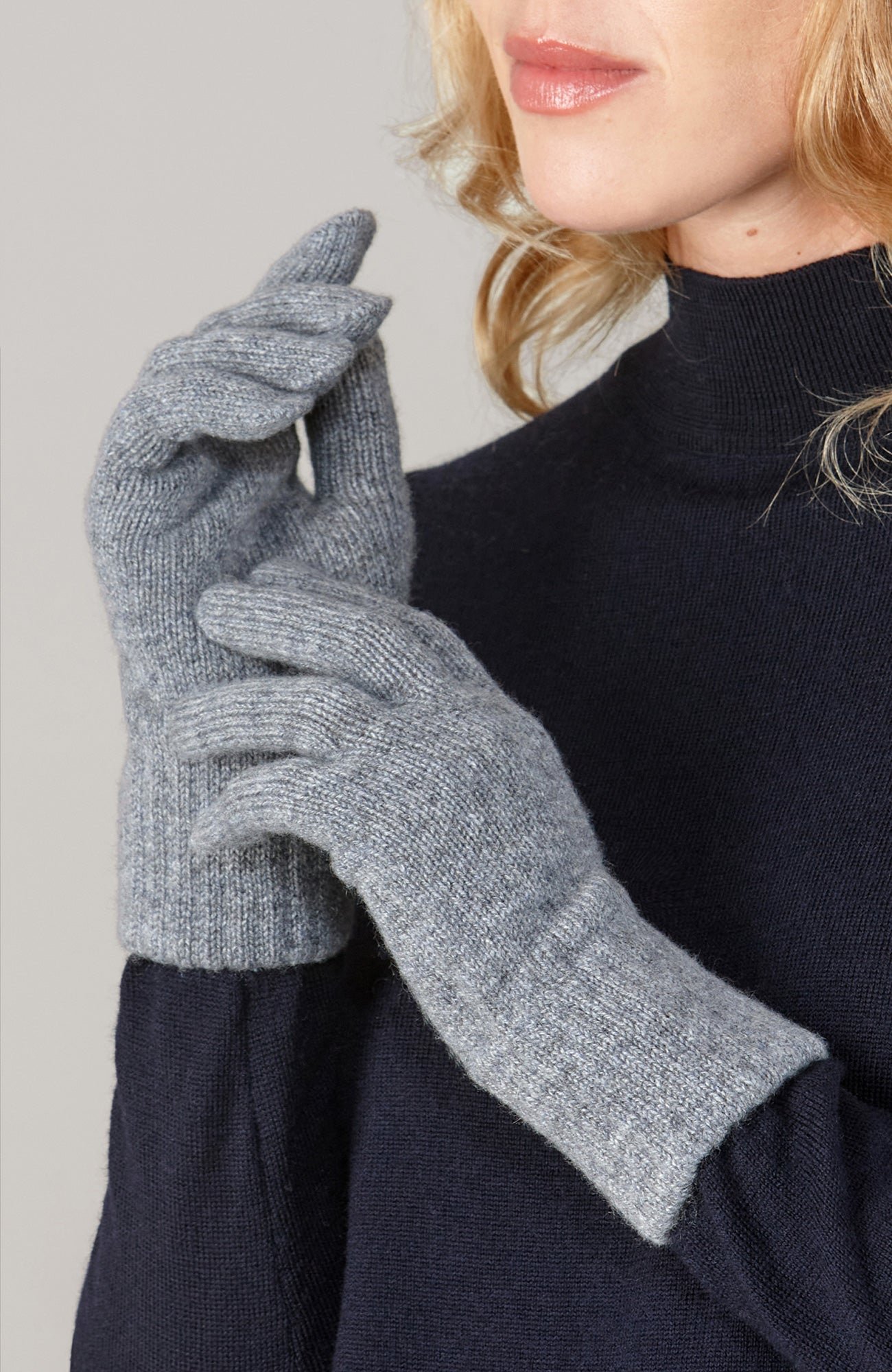 1019 light grey 1016 light grey model 100 cashmere gloves and beanie 2 42df7576 cd49 42e7 bc01 ecdf407ba255 1019 light grey 1016 light grey model 100 cashmere gloves and beanie 2 42df7576 cd49 42e7 bc01 ecdf407ba255