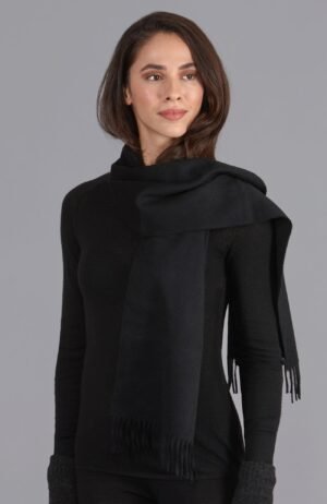 1039 black model unisex cashmere woven scarf 1 1