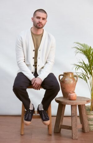 3998 ecru 3562 light olive el model mens lambswool relaxed fit cardigan 1b