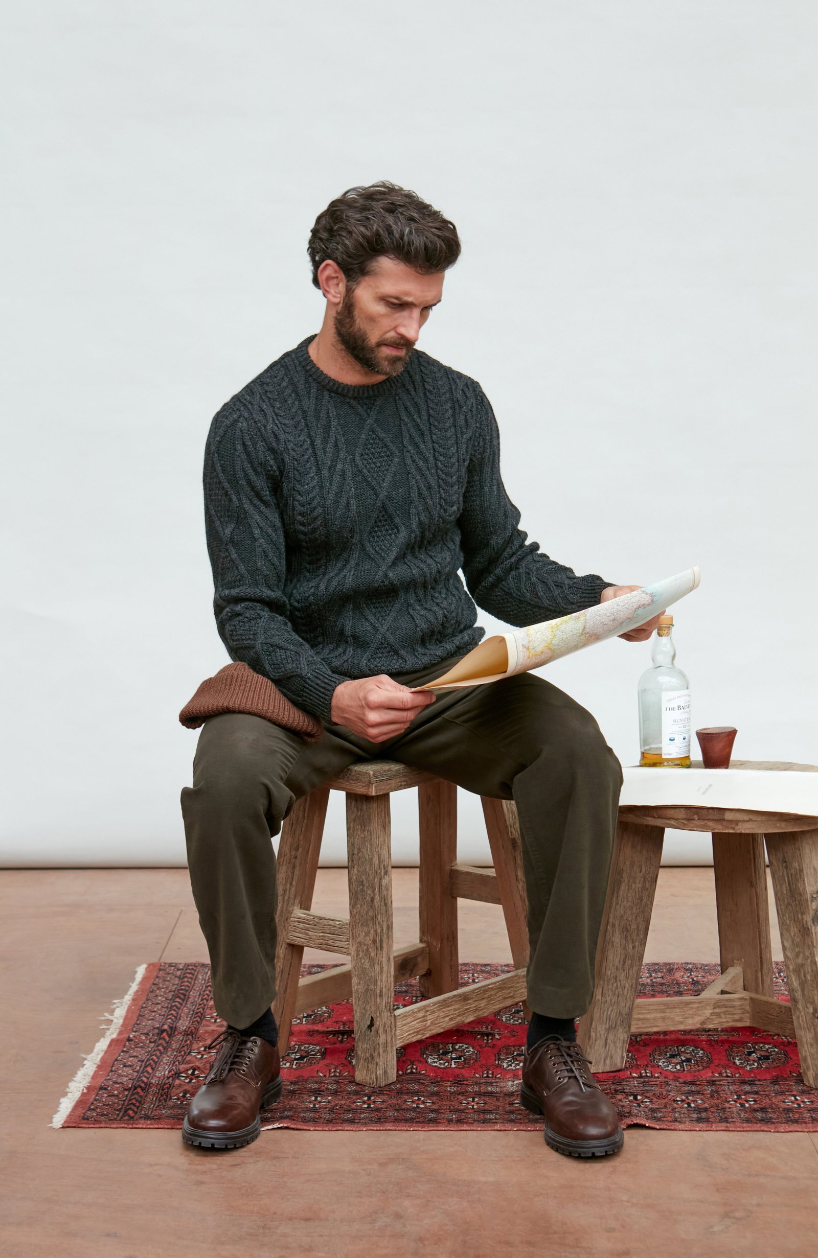 6852 black melange m el model mens chunky merino diamond cable jumper 3 6852 black melange m el model mens chunky merino diamond cable jumper 3