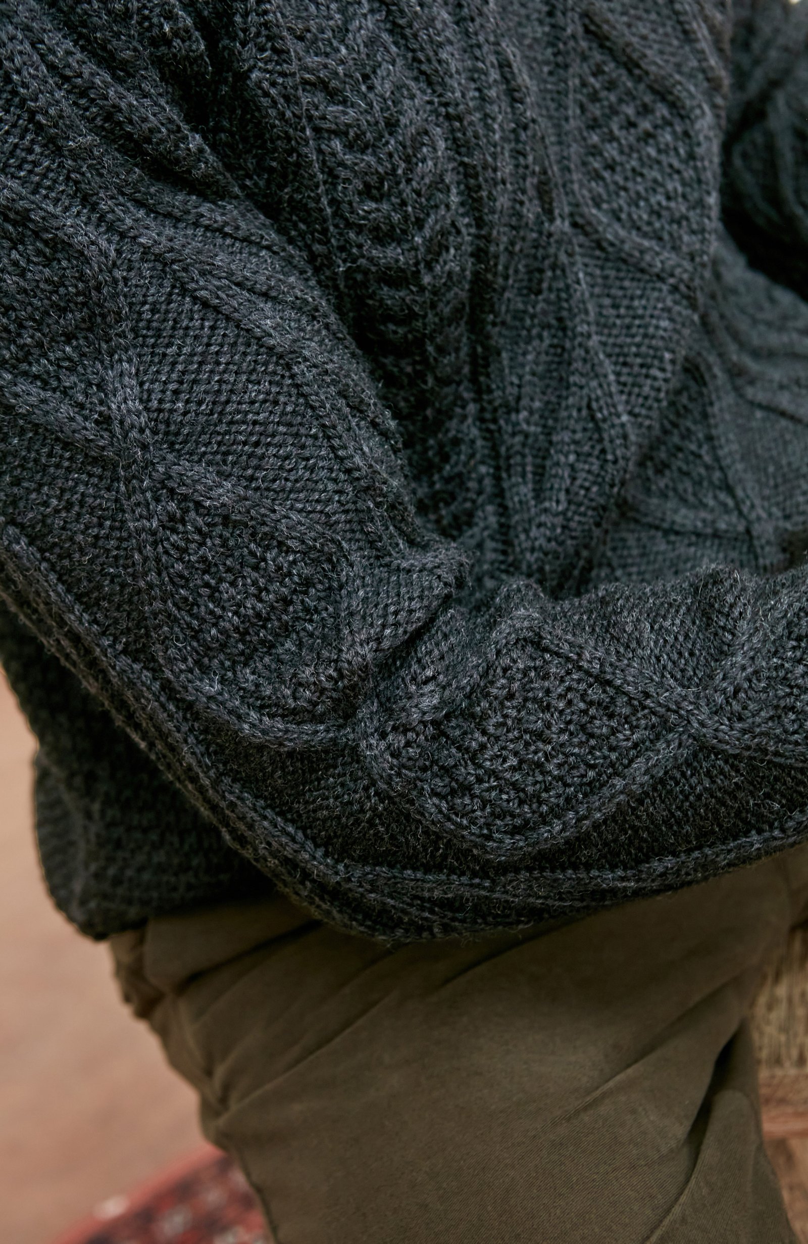 6852 black melange m el model mens chunky merino diamond cable jumper 7 1 6852 black melange m el model mens chunky merino diamond cable jumper 7 1
