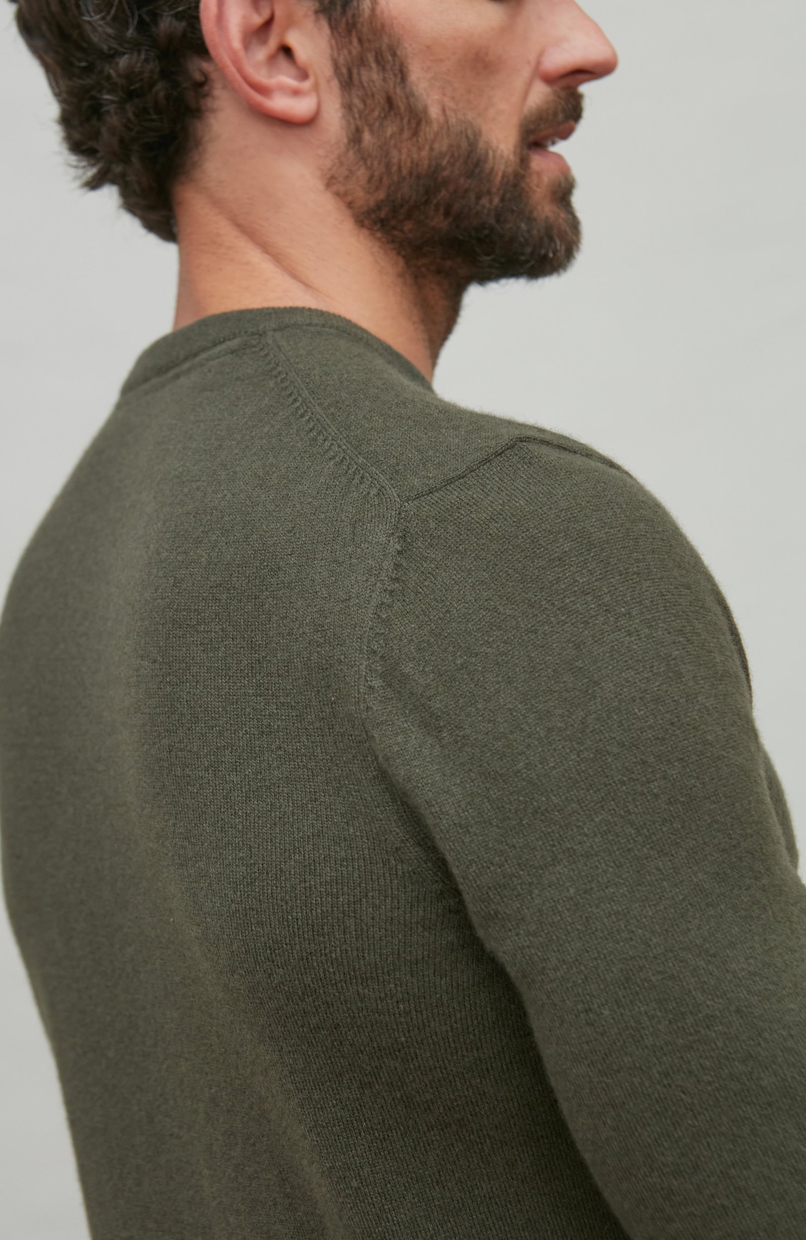 9030 khaki m el model mens merino cashmere crew neck jumper 10 9030 khaki m el model mens merino cashmere crew neck jumper 10