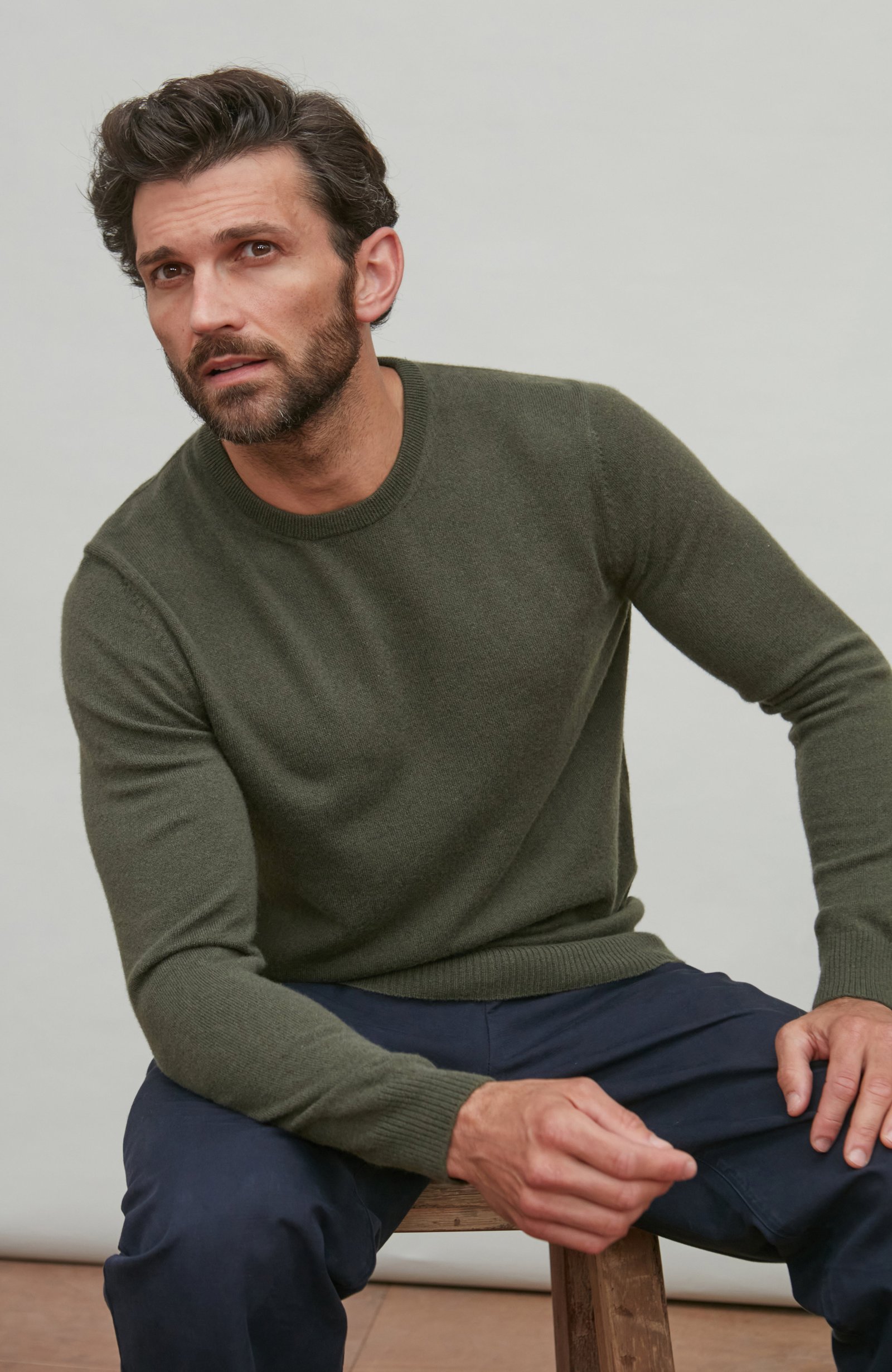 9030 khaki m el model mens merino cashmere crew neck jumper 4 9030 khaki m el model mens merino cashmere crew neck jumper 4