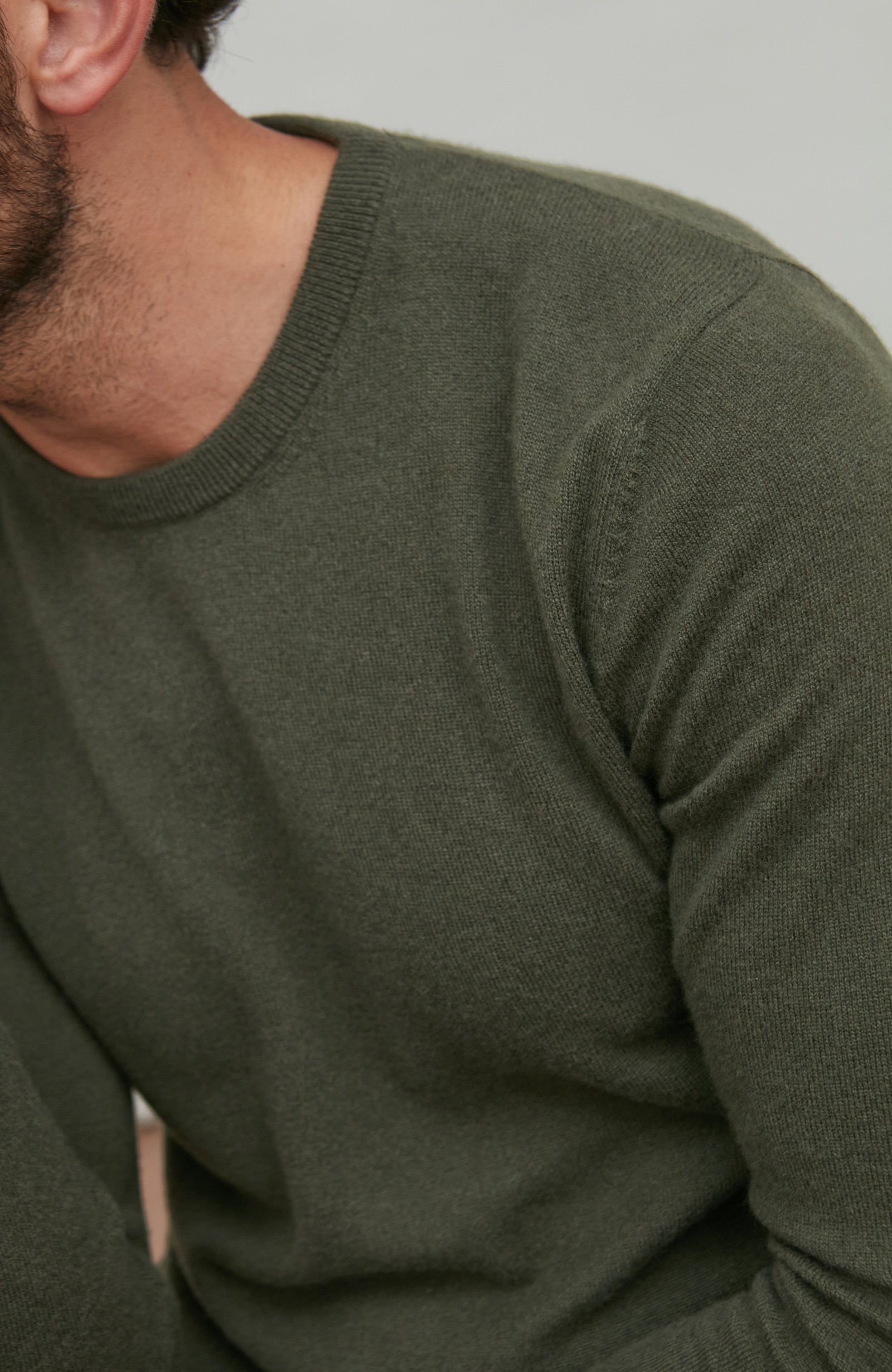 9030 khaki m el model mens merino cashmere crew neck jumper 8 9030 khaki m el model mens merino cashmere crew neck jumper 8