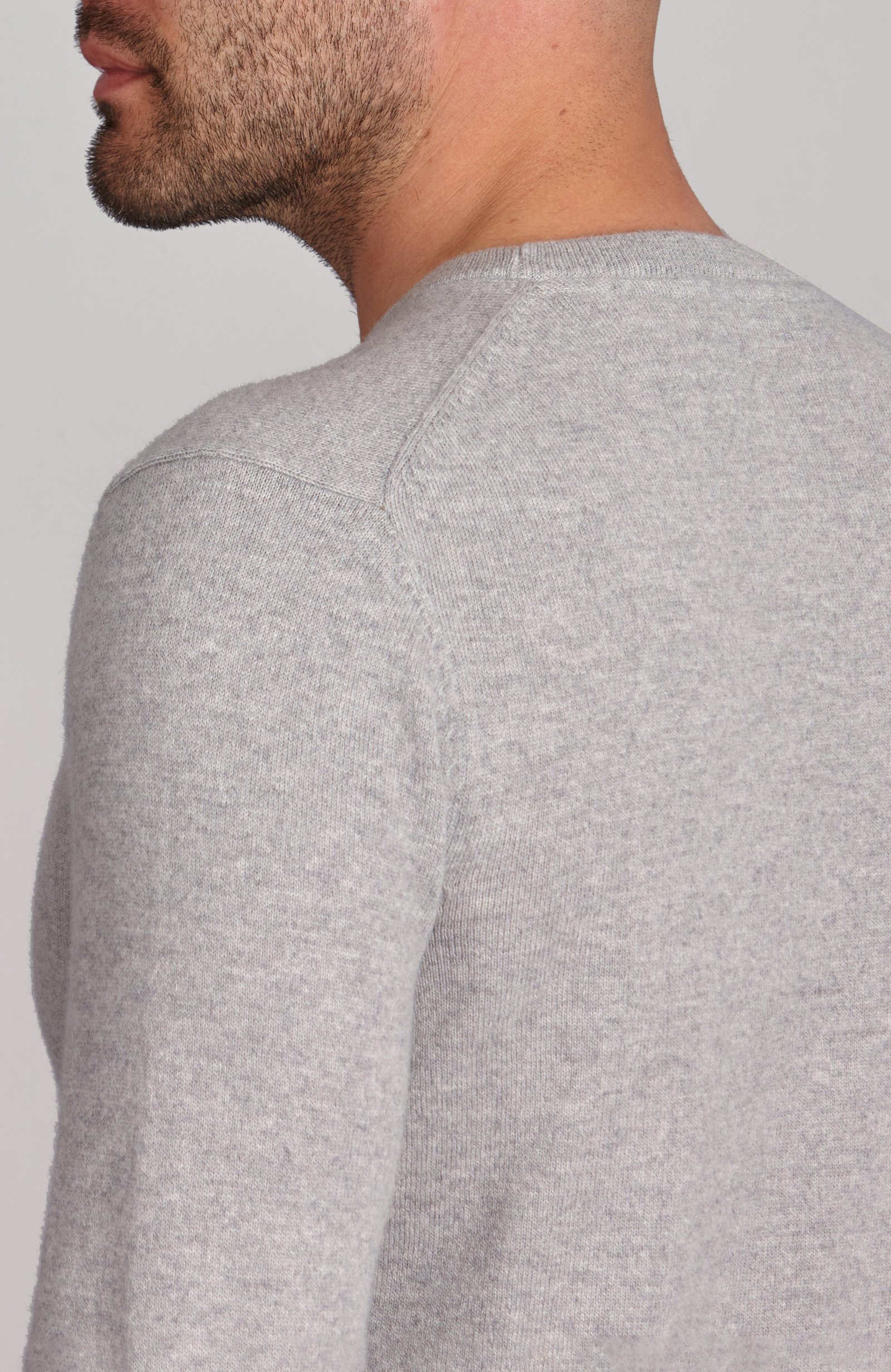 9030 light grey model mens merino cashmere crew neck jumper 6 9030 light grey model mens merino cashmere crew neck jumper 6