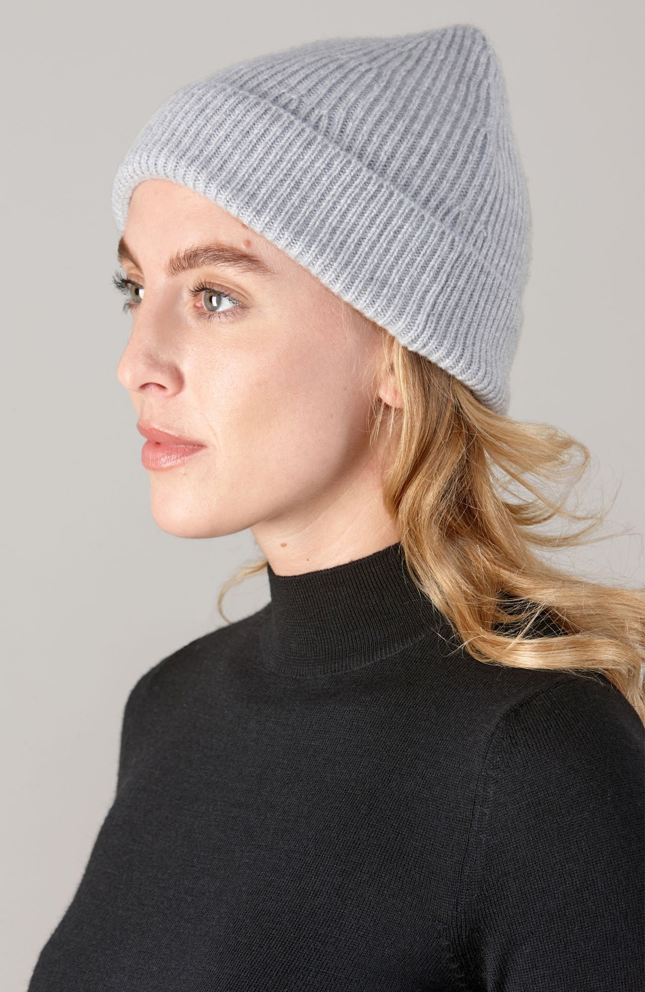 9040 light grey model merino cashmere single fold ribbed beanie 3 9040 light grey model merino cashmere single fold ribbed beanie 3
